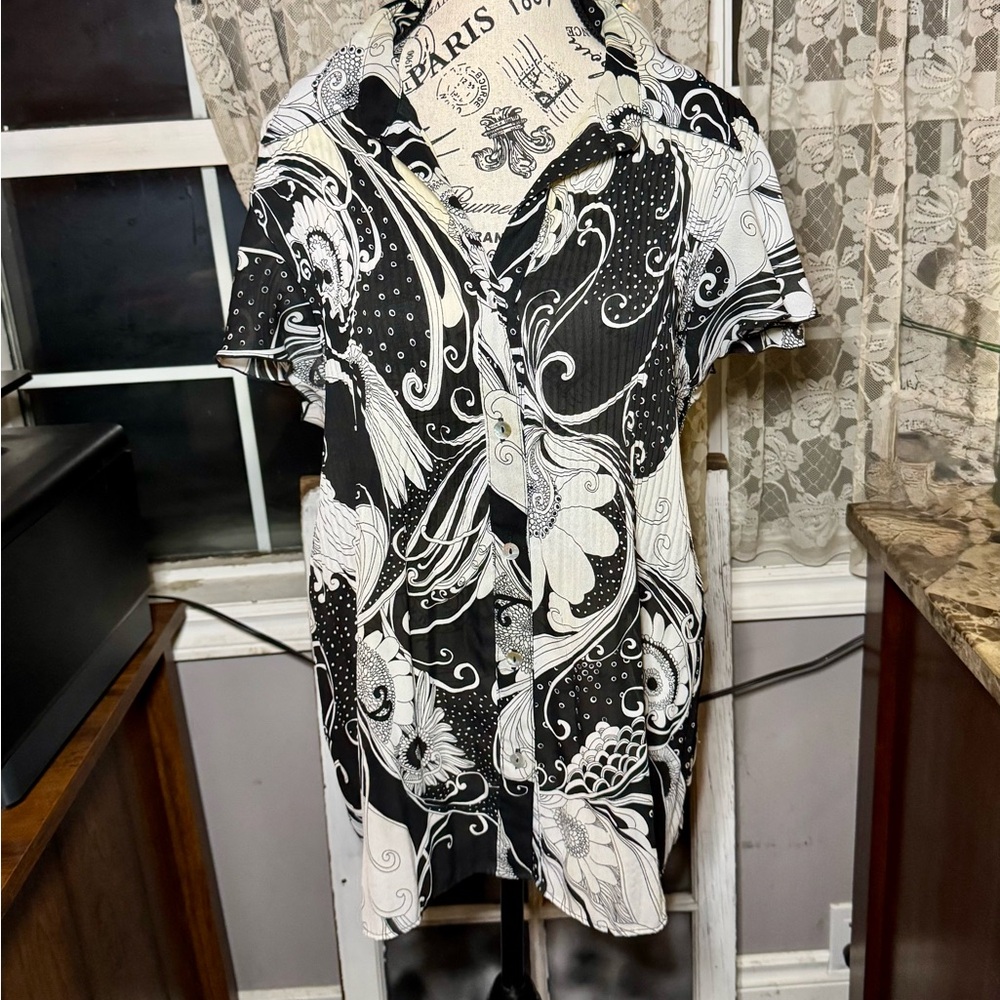 Elegant ‘90’s Black and White Patterned Blouse